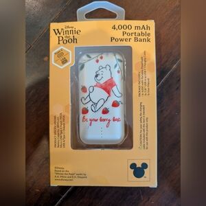 Disney Winnie the Pooh Power Bank - White and Red